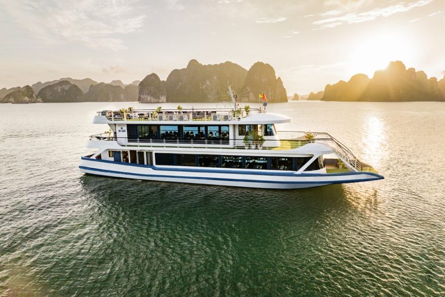 Halong Bay Luxury Cruise and Limousine Bus Full  Day  Tour